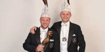 Prins Thijs d’n Uurste en adjudant Jeroen heersers van het Peeltuuterrijk 2025-2026